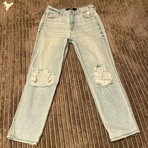 Hollister jeans (ultra high-rise mom jeans) size 3R w26 L27
